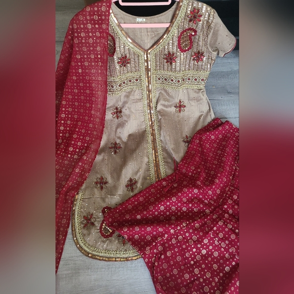 Beige /Maroon party wear 3 pc salwar kameez suit set in size xl - Picture 8 of 11